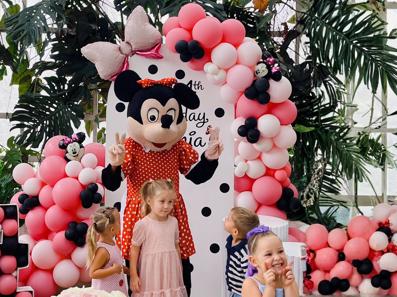 Child in front of a character balloon photozone